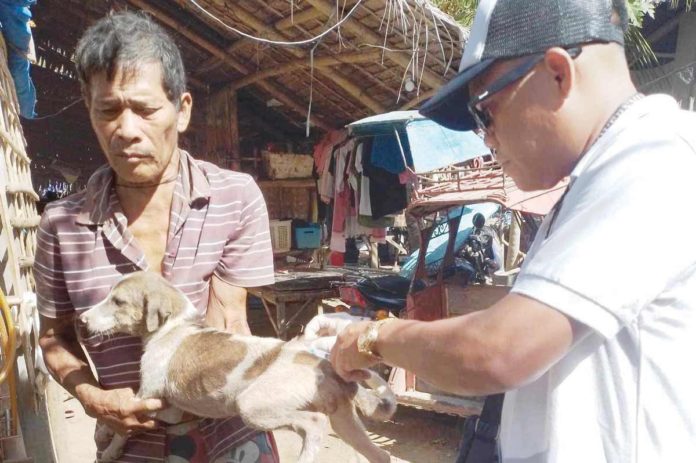 rabies-vax-pic The Iloilo Provincial Health Office continues to promote responsible pet ownership. It urges pet owners to vaccinate their pets against rabies, secure them to prevent escape, and provide proper care including food and vitamins. DAREL TABUADA/FACEBOOK PHOTO