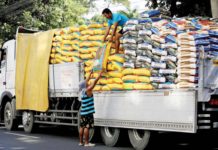 Stakeholders want periodic review of rice tariffs – DA chief The Department of Agriculture raises concerns that tariff reduction would not result in significant lowering of rice prices and could also adversely affect local farmers. Photo shows workers unloading sacks of rice from a truck along Dagupan Street in Tondo, Manila. PNA PHOTO BY YANCY LIM
