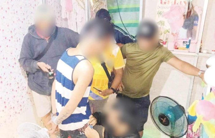 shabu-1 Operatives of the Iloilo City Police Office’s City Drug Enforcement Unit arrested alias “Toknoy,” 39, in a buy-bust operation in Barangay Muelle, Loney, City Proper on May 27. Recovered were 16 plastic sachets of suspected shabu valued at around P408,000. PRO-6 PHOTOS