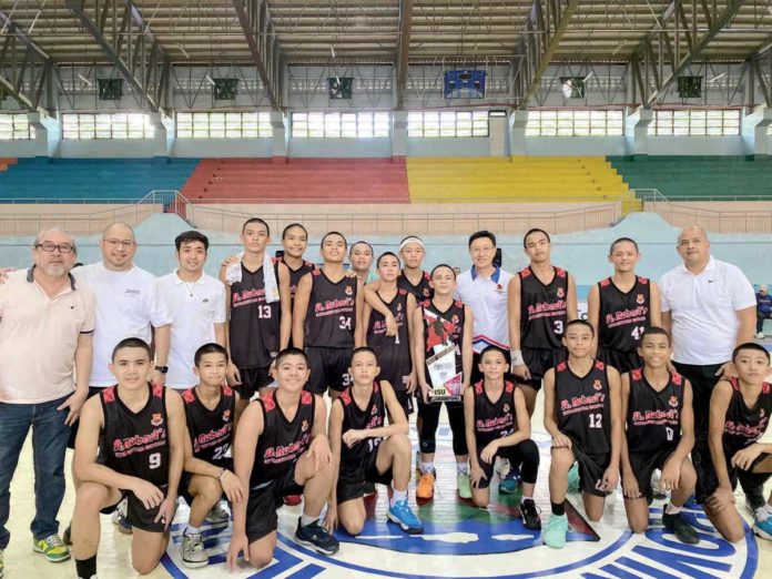 sports_St_resized Members of the St. Robert’s International Academy Panda Rockets-Elite Lab squad. PHOTO COURTESY OF EUGENE CHUA