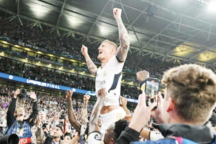 sports_real_resized Real Madrid C.F.’s Toni Kroos celebrates winning his sixth UEFA Champions League title. He is set to retire after the season. PHOTO BY MUSTAFA YALCIN/GETTY IMAGES