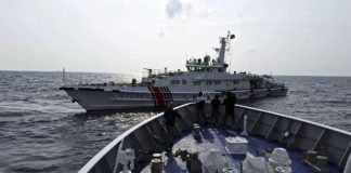 A China Coast Guard vessel blocks the Philippine Coast Guard’s BRP Sindangan during a resupply mission to Filipino troops in Ayungin (Second Thomas) Shoal in this photo taken in October last year. PHOTO BY GERALDFORD TICKE