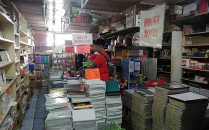 DTI_antique_resized Four major stores in San Jose de Buenavista, Antique offer school supplies at discounted rates as part of the “Balik Eskwela Diskwento” promo of the Department of Trade and Industry from July 17 to 21. PNA PHOTO BY ANNABEL CONSUELO J. PETINGLAY