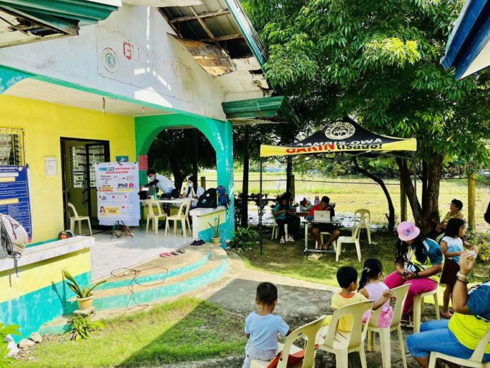 Guimaras_PhilSys_resized Personnel of the Philippine Identification System (PhilSys) - Guimaras conducts mobile registration in Barangay Guiwanon, Nueva Valencia town.