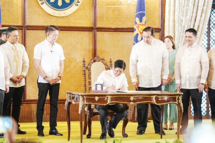 PBBM_signs_resized_resized Two new bills aimed at attaining a strong, responsive, and efficient bureaucracy, and establishing safeguards for the financial rights and welfare of Filipinos were signed into law by President Ferdinand R. Marcos Jr. on Saturday. Among those in attendance during the signing were Senate President Francis Escudero and House Speaker Martin Romualdez. PCO