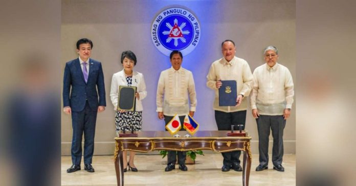 PH Japan_superimposed Japan Foreign Minister Kamikawa Yoko and Defense Secretary Gilberto Teodoro signs the Reciprocal Access Agreement between the Philippines and Japan on July 8, 2024 in Malacañang Palace. Witnessing the signing are Japan Defense Minister Kihira Minoru, President Ferdinand Romualdez Marcos Jr. and Foreign Affairs Secretary Enrique Manalo. PHOTO BY YUMMIE DINGDING / PPA POOL