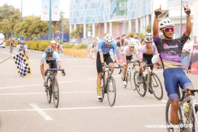 bike_fest_resized_resized Hundreds of bikers participated in Tour de Iloilo, an extensive 232-kilometer bicycle race, on Sunday, July 20. JERRY TREÑAS/FACEBOOK PHOTO