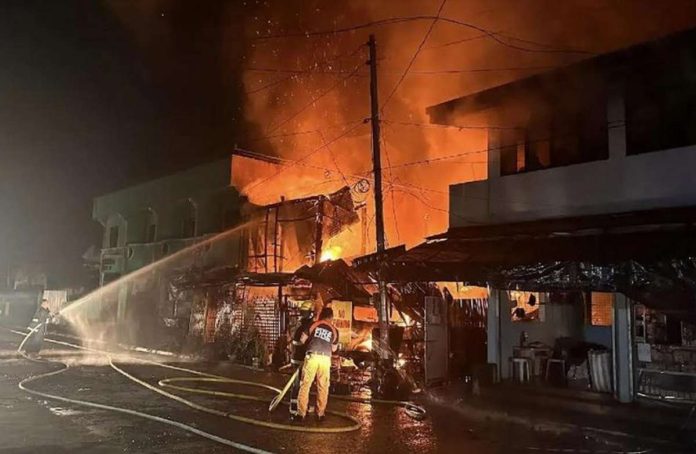 capiz_fire.JPG_resized Three houses in Barangay Poblacion Norte, Sigma, Capiz were hit by fire on Tuesday, July 16. BOMBO RADYO ROXAS/FACEBOOK PHOTO