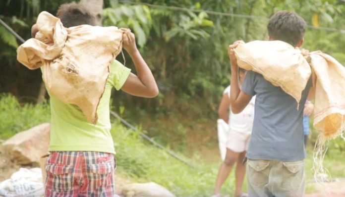 child-labor-pic Children below 15 years old are generally prohibited from working, except in specific cases like advertising, where a Child Labor Working Permit from the Department of Labor and Employment is required. DSWD PHOTO