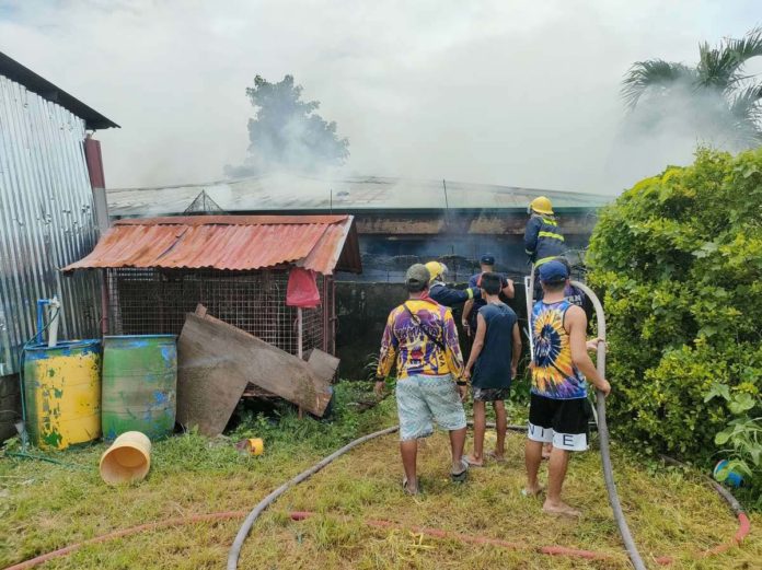 fire_pic_resized Firefighters and residents joined forces to extinguish a fire that engulfed a house in Barangay Cubay, Jaro, Iloilo City on Sunday, July 28. AJ PALCULLO/PN