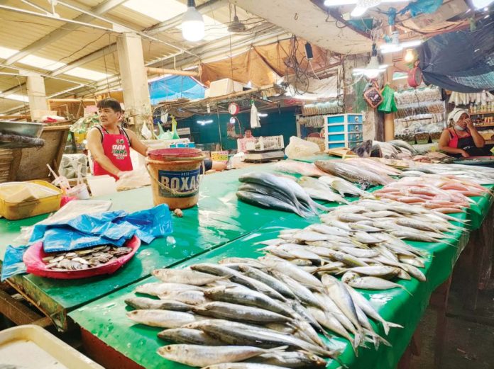 fish_safe_to_eat_resized A vendor tends to his stall at the fish section of the Iloilo Central Market in Iloilo City. PN FILE PHOTO