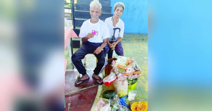 ime food stamp_superimposed Food Stamp Program beneficiaries Rafael Villarena and wife Melinda of Barangay Canlosong, EB Magalona, Negros Occidental redeem food packages using their Electronic Benefit Transfer card given by the Department of Social Welfare and Development. They are among the region’s food poor. PHOTO AND CAPTION FROM DSWD WESTERN VISAYAS
