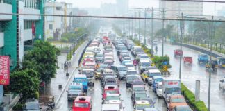 Morning and afternoon rush hours transform the Sen. Benigno Aquino Jr. Avenue in Mandurriao, Iloilo City, into a gridlock of vehicles. Commuters must arm themselves with patience during these peak times. The congestion highlights the growing need for traffic management solutions in the area. PN PHOTO