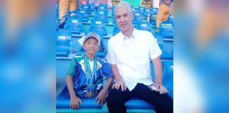 Legless swimmer Zach Lucas Obsioma (left) from Cadiz City with Negros Occidental’s Gov. Eugenio Jose Lacson. BILIS CADIZ/FACEBOOK PHOTO