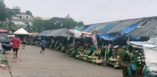 The future of flower vendors on Father M. Ferrero Street, Reclamation Area, Barangay 12, Bacolod City is uncertain. They may be displaced soon. MAE SINGUAY/PN
