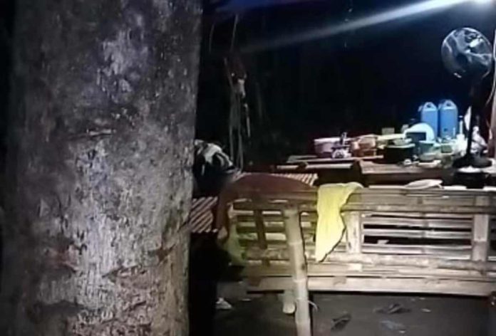malinao-pic Jeffrey “Dedong” Isuga Demandante was shot dead in this area near his house in Barangay Rosario, Malinao, Aklan on Friday, June 28. His live-in partner said they heard two gunshots while preparing dinner. BRIGADA NEWS FM KALIBO PHOTO