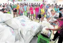 P29/kilo rice available in VisMin by Aug. or Sept. The P29 per kilo rice program would be extended to the Pantawid Pamilyang Pilipino Program (4Ps) beneficiaries, senior citizens, persons with disability, and solo parents in Visayas and Mindanao by late August or early September this year. Photo shows during the launch of the program at a Kadiwa center in San Andres, Manila, on July 5. INQUIRER.NET/MARIANNE BERMUDEZ PHOTO