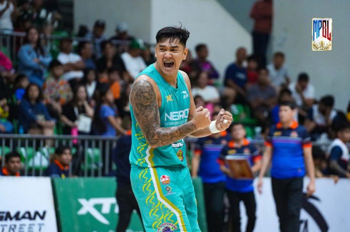 sports-Biñan Buenaventura Raflores Jr. failed to sustain his strong start for Negros Muscovados as they bowed to Biñan Tatak Gel Beast Motorcycle GameX. MPBL PHOTO