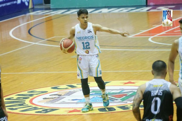sports_Chavez_resized Felipe Chavez delivered clutch baskets in Negros Muscovados’ win over Bacolod City of Smiles. MPBL PHOTO