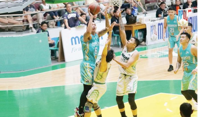 sports_Gabriel_resized Negros Muscovados’ Jonjon Gabriel attempts to score against a Rizal Xentro Mall Golden Coolers player. MPBL PHOTO