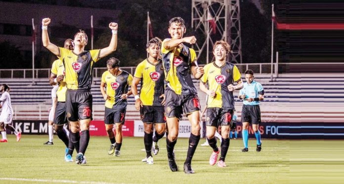 sports_Kaya_resized Jarvey Gayoso and Kaya Futbol Club-Iloilo celebrate after retaining their Philippines Football League crown. PHOTO COURTESY OF KAYA-ILOILO