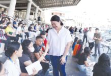Raisa resigns as mayor’s executive assistant The Iloilo City Government under Mayor Jerry Treñas assures that its Uswag Scholarship Program will continue its core purpose in helping the Ilonggo students thrive academically. Photo shows the distribution of semester allowance to Uswag scholars last March headed by Executive Assistant Raisa Treñas. JERRY TREÑAS/FACEBOOK PHOTO
