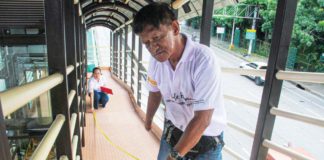 The non-profit organization of persons with disabilities Life Haven Center for Independent Living sends its staff to conduct an assessment audit of the access ramp at EDSA-Philam Bus Carousel station in Quezon City. The ramp is under fire as pedestrians and differently abled persons say it does not conform to safe standards. PNA