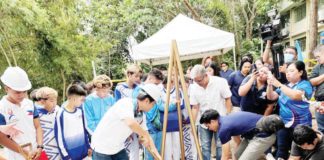 Mayor Alfredo Abelardo Benitez leads the groundbreaking ceremony for the P12.5-million athletes’ dormitory at the Romanito Maravilla National High School in Barangay Estefania, Bacolod City on Tuesday, August 20. MAE SINGUAY/PN