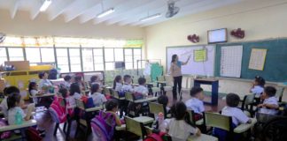 Grade 1 learners attend classes at Aurora A. Quezon Elementary School in Manila. Academic Year 2024-2025 will end on May 16, 2025 as part of the gradual revert to the old academic calendar of June to March. PNA
