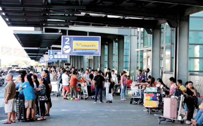 NAIA_resized Passengers arrive at the Ninoy Aquino International Airport (NAIA) terminal 3 in Parañaque City. The Manila International Airport Authority says NAIA recorded a passenger volume of 29.54 million from January to July this year. INQUIRER PHOTO/GRIG C. MONTEGRANDE