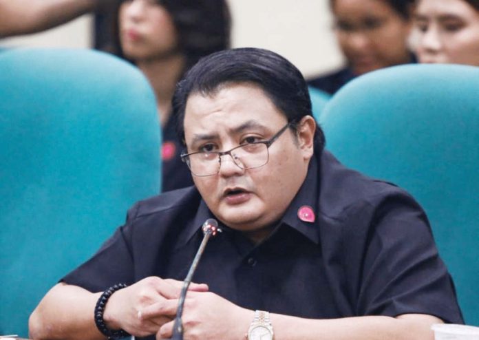 Niño_Muhlach_resized Former child star Niño Muhlach expresses his frustration over the alleged abuse and harassment of his son, Sandro, perpetrated by two GMA television network independent contractors, during an inquiry Wednesday, August 7, on the policies of television networks and artist management agencies. SENATE PUBLIC RELATIONS AND INFORMATION BUREAU PHOTO