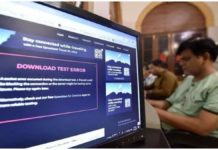 Pakistan blames users for slow internet A screen shows a download error amid slow speed and disruptions of internet services in Karachi, Pakistan. Some have accused officials of throttling the internet to quash dissent. EPA