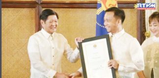 President Ferdinand “Bongbong” Marcos Jr. confer the 2022 Lone Presidential Gawad Career Executive Service award to Dr. Miguel Mac D. Aposin (right), superintendent of the Schools Division Office of Capiz. SCREENGRABED FROM PRESIDENTIAL COMMUNICATIONS OFFICE FACEBOOK LIVE