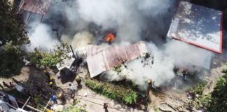Firefighters and residents try to contain the fire that broke out in a residential area in Barangay Tangub, Bacolod City on Wednesday, August 21. PHILIPPINE EMERGENCY ALERTS PHOTO