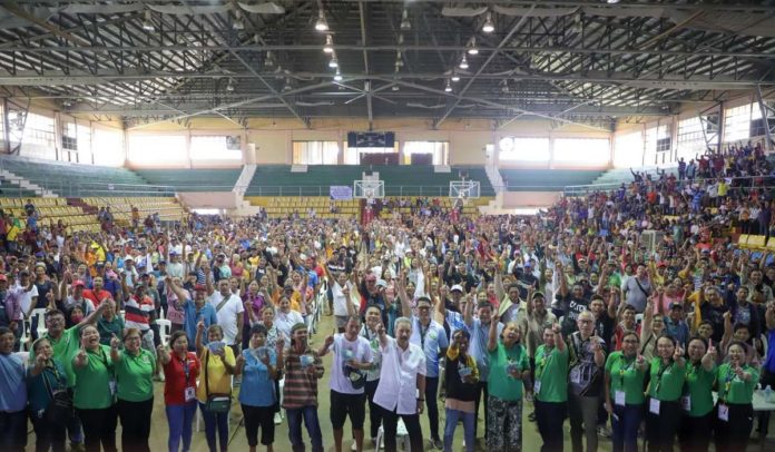 capiz_1_resized Farmers from the towns of Cuartero, Dao, Dumarao, Jamindan, Pilar, and Sapian in Capiz who were affected by the El Niño phenomenon received P10,000 financial assistance each on August 1, 2024.