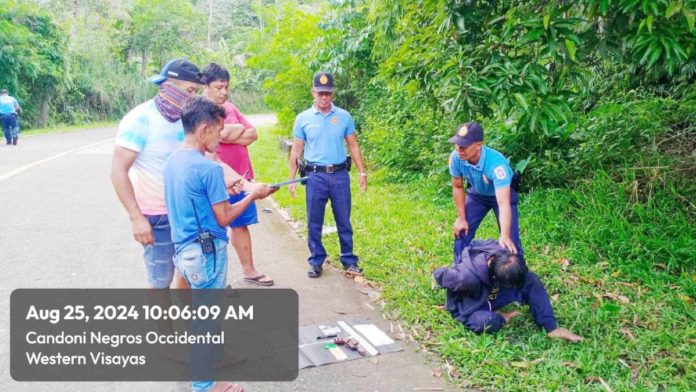 checkpoint1 1 Motorcyclist Marlon Benitez was arrested on August 25 and yielded P20,400 worth of suspected shabu and an illegal firearm after a brief chase with police in Candoni, Negros Occidental. PHOTO COURTESY OF K5 NEWS FM KABANKALAN