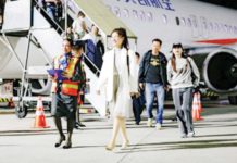 PH ban on POGOs can attract ‘real’ Chinese tourists to PH – expert Chinese tourists alight from the plane upon arrival in Kalibo, Aklan in this photo taken in April 2023. PHOTO COURTESY OF DOT