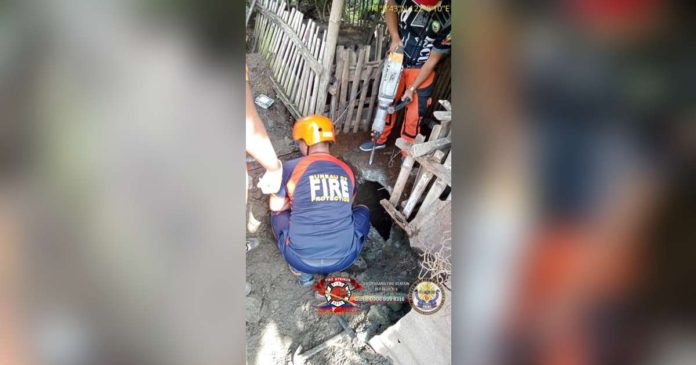 dead body found_superimposed Personnel of the Bureau of Fire Protection - Valderrama led by Senior Fire Officer 4 Gerardo Clarito conducted retrieval operation for the remains of Gualberto Ari who accidentally fell into a septic tank in BarangayTakas, Valderrama, Antique. BUREAU OF FIRE PROTECTION – VALDERRAMA PHOTO