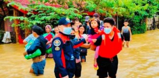 The Department of Health in Western Visayas advises those exposed to floodwaters to consult a Rural Health Unit and ask for prophylaxis to prevent infection by the leptospira bacteria. Photo shows personnel of the Bureau of Fire Protection assisting residents of Cadiz City, Negros Occidental during the floods. CADIZ CITY FIRE STATION FILE PHOTO