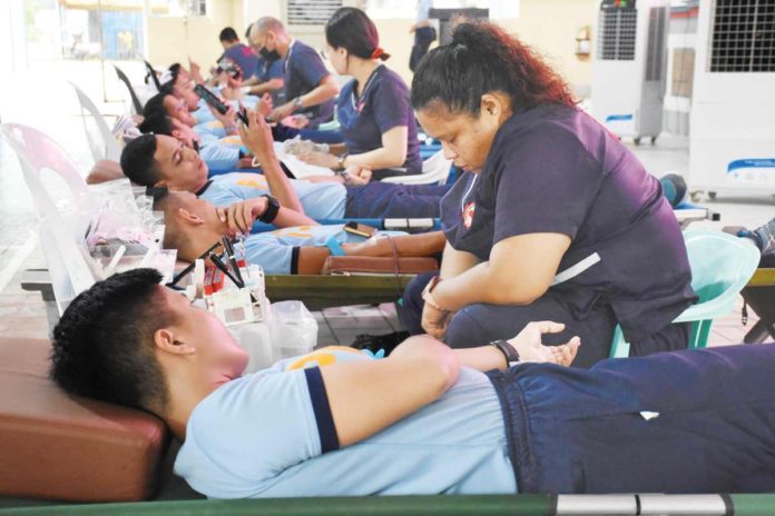front-pic2 The Department of Health is closely monitoring the supply of blood products in Western Visayas especially with the ongoing rise in dengue cases. Photo shows a bloodletting activity at the Camp Gen. Martin Teofilo Delgado in Iloilo City on Tuesday, August 27. A total of 85 successful blood donors were processed with a total of 40,590 cubic centimeters (cc) of blood collected. PRO-6 PHOTO