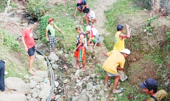 front_pic1_resized Residents of Lambunao, Iloilo joined the cleanup drive against dengue initiated by the town’s Sangguniang Kabataan Federation on Thursday, August 15. SK FEDERATION OF LAMBUNAO PHOTOS