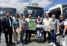 Mobile clinic to bring health services to Iloilo’s remote areas Gov. Arthur Defensor Jr. of Iloilo receives a mobile primary care facility from First Lady Marie Louise “Liza” Marcos in Cebu City on August 6, 2024. Photo from Balita Halin sa Kapitolyo