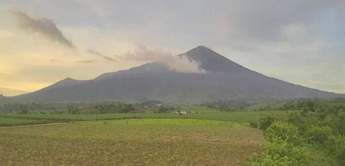 kanlaon.JPG_resized Photo shows the view of the Mount Kanlaon taken from the Philippine Institute of Volcanology and Seismology's observation station in Barangay Mansalanao, La Castellana, Negros Occidental on June 28, 2024. PHIVOLCS PHOTO