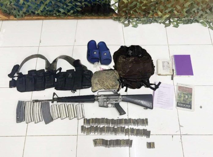 lambunao_clash_resized Troops of the Philippine Army’s 61st Infantry Battalion seized an M16 assault rifle, 85 rounds of 5.56mm ammunition, magazines for the M16, a bandolier, subversive documents with high intelligence value, and personal belongings following a clash with suspected rebels in Barangay Cabatangan, Lambunao, Iloilo on Wednesday, August 7. 3RD INFANTRY DIVISION/PHILIPPINE ARMY PHOTO