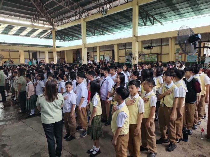 The Department of Education says a total of 928,618 elementary learners have registered for the 2024-2025 school year in Western Visayas. Photo shows learners of the Iloilo Central Elementary School in Iloilo City attending their first flag-raising ceremony for this school year. AJ PALCULLO/PN