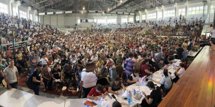 may_payout_resized Beneficiaries gathered at Bacolod City College’s Activity Center in Bacolod City on August 16, 2024 for the release of cash assistance from the Department of Social Welfare and Development. The payout was very slow and disorganized.