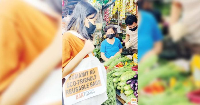 The Bacolod Environment and Natural Resources Office encourages the public to use reusable bags and other alternatives in lieu of plastic bags. PHOTO COURTESY OF PRESSENZA.COM