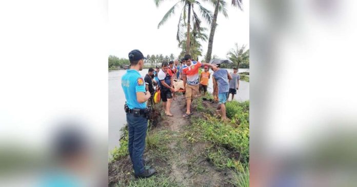 senior found dead 1_superimposed The body of caretaker Elpidio Yacub Jr. was found floating at a fishpond in Barangay Tagbaya, Ibajay, Aklan on August 28. Personnel of the Municipal Disaster Risk Reduction and Management Office rushed Yacub to the hospital but was declared dead on arrival. K5 NEWS FM KALIBO PHOTO