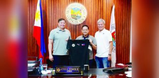 Iloilo’s Gov. Arthur Defensor Jr. (center) receives a PFF jersey from PFF President John Anthony Gutierrez (left) and former PFF President Nonong Araneta (right). CONTRIBUTED PHOTO