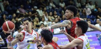 Rain or Shine Elasto Painters’ Caelan Tiongson battles two Blackwater Bossing players for the loose ball. PBA PHOTO
